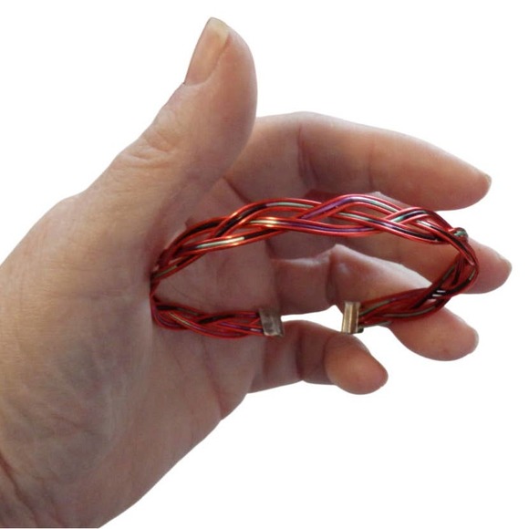 Red and Green Variegated Wire Bracelet 4005 - Picture 5 of 7